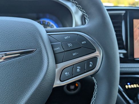 New 2026 Chrysler Pacifica Select image 18