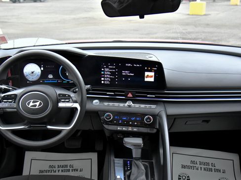 Used 2024 Hyundai Elantra SEL image 35