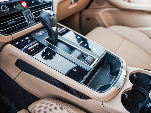 Certified 2026 Porsche Macan AWD/4WD image 20