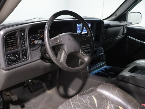 Used 2004 Chevrolet Avalanche 4x4 w/ Preferred Equipment Group image 17