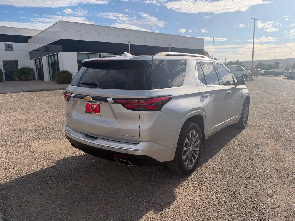 Used 2022 Chevrolet Traverse Premier FWD image 5