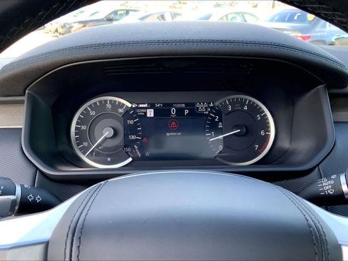 Used 2023 Land Rover Discovery Metropolitan Edition image 24