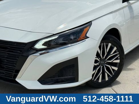 Used 2025 Nissan Altima 2.5 SV AWD/4WD image 3