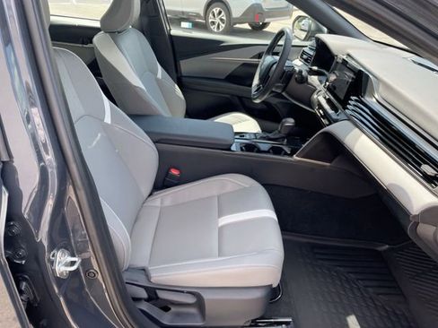 Used 2025 Toyota Camry SE FWD image 15