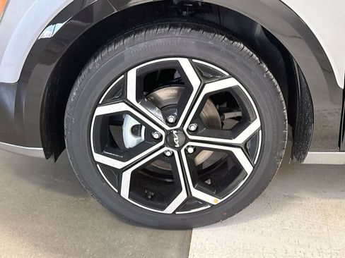 Used 2025 Kia Niro EX Touring image 11