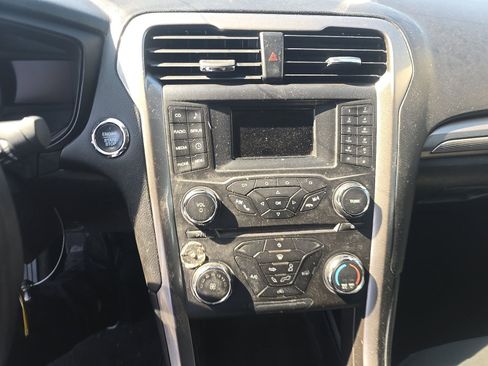Used 2018 Ford Fusion SE FWD image 17