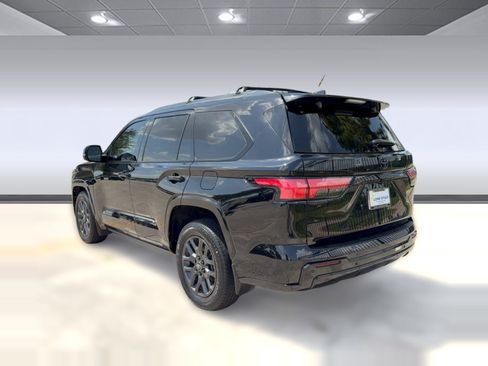 Used 2025 Toyota Sequoia Platinum AWD/4WD image 3