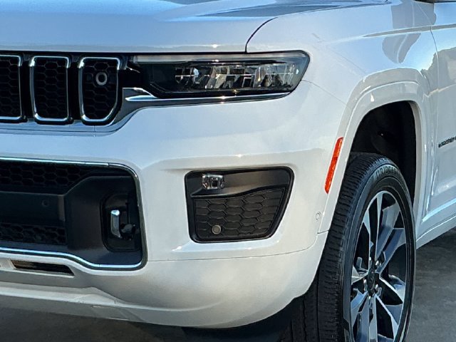 Used 2023 Jeep Grand Cherokee Overland w/ Adv Protech Group III AWD/4WD image 11