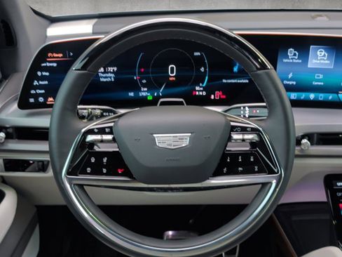 Certified 2026 Cadillac Vistiq Sport image 24