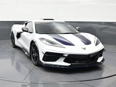 Used 2025 Chevrolet Corvette Stingray Coupe w/ 1LT RWD image 7