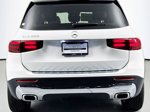 New 2026 Mercedes-Benz GLB 250 image 3