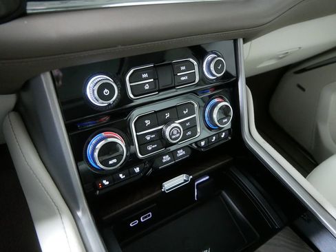 Used 2024 GMC Yukon Denali AWD/4WD image 34