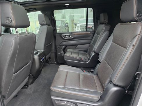 Used 2022 Chevrolet Suburban High Country image 19