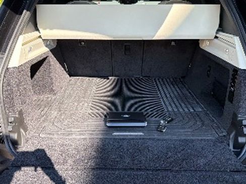 Used 2025 Land Rover Range Rover Autobiography AWD/4WD image 13