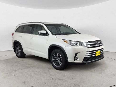 Used 2018 Toyota Highlander XLE AWD/4WD image 7