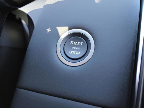 Used 2025 Land Rover Discovery Sport S image 29