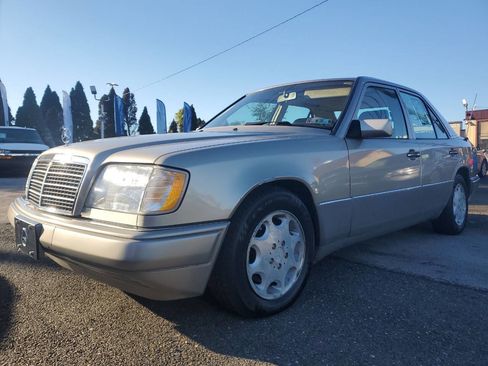 Used 1995 Mercedes-Benz E 320 E 320 4dr Sedan image 1