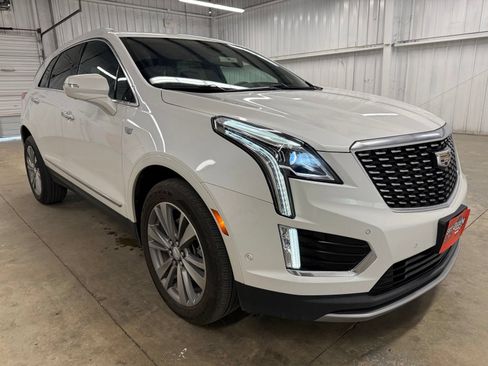 Used 2022 Cadillac XT5 Premium Luxury w/ Technology Package FWD image 1