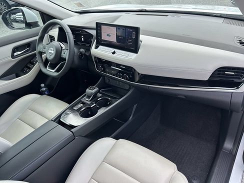 Used 2024 Nissan Rogue SL FWD image 17