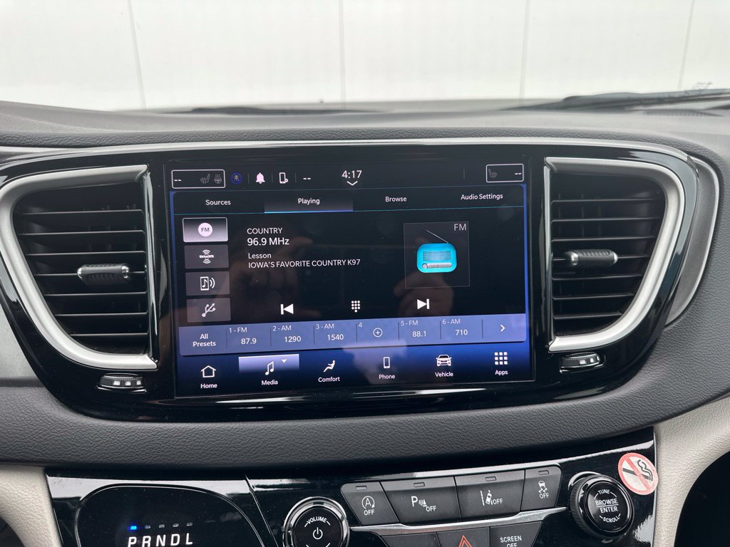 Used 2024 Chrysler Pacifica Touring-L FWD image 36