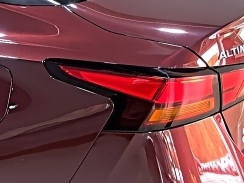 Used 2024 Nissan Altima 2.5 SV image 10