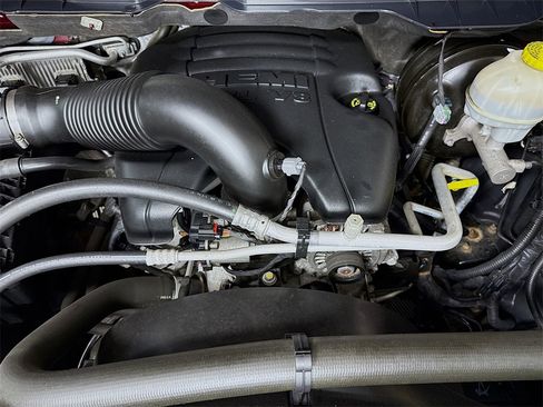 Used 2018 RAM 1500 Laramie image 34