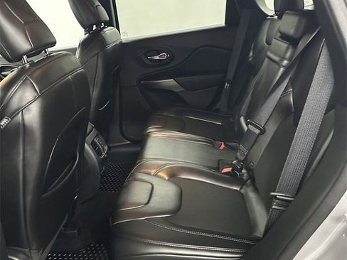 Used 2019 Jeep Cherokee Latitude Plus w/ Comfort/Convenience Group image 25