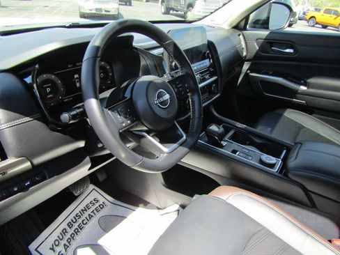 Used 2025 Nissan Pathfinder Platinum w/ Cargo Package AWD/4WD image 14
