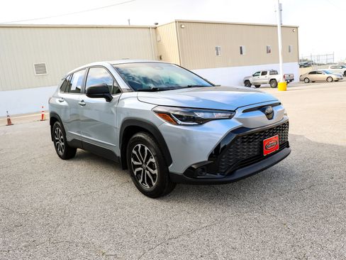 Used 2024 Toyota Corolla Cross AWD Hybrid image 5