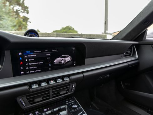 Certified 2025 Porsche 911 Carrera RWD image 36