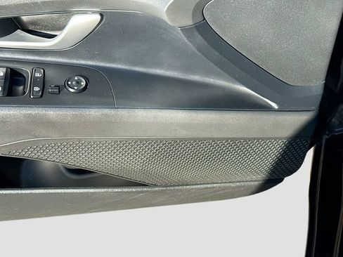 Used 2025 Hyundai Elantra SE FWD image 18