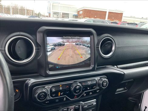 Used 2022 Jeep Wrangler Unlimited Sahara w/ Cold Weather Group image 20