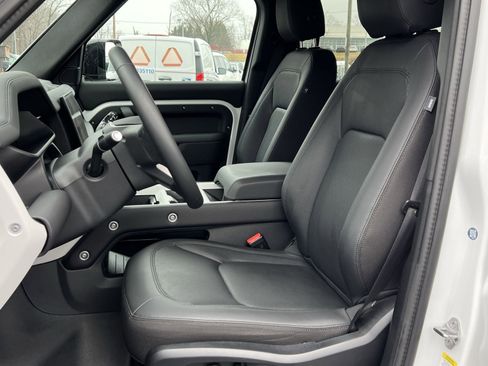 Used 2025 Land Rover Defender 110 S image 11