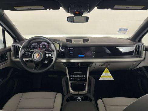 Certified 2025 Porsche Cayenne image 19