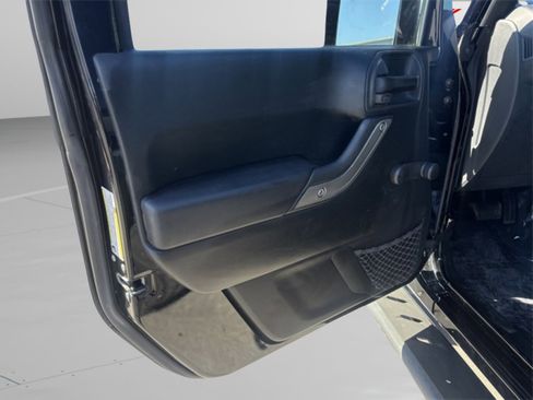 Used 2018 Jeep Wrangler Sport image 13
