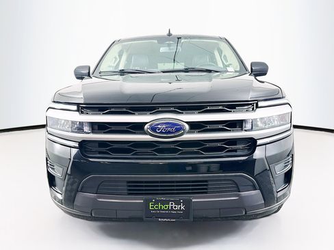 Used 2024 Ford Expedition Max XLT image 2