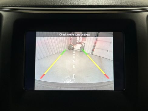 Used 2019 Jeep Cherokee Latitude Plus AWD/4WD image 10