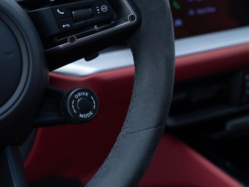 Used 2025 Porsche Cayenne GTS image 31