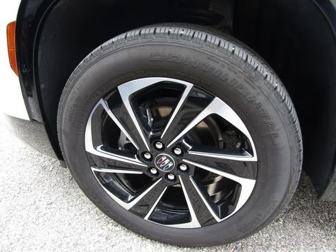 Used 2025 Buick Enclave Sport Touring AWD/4WD image 32