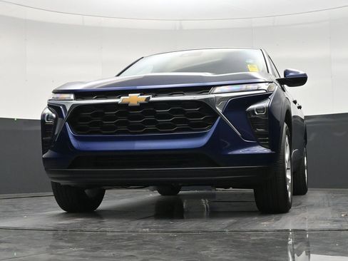 Used 2024 Chevrolet Trax LS w/ LS Convenience Package FWD image 27