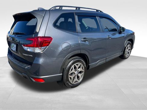 Used 2022 Subaru Forester Premium image 8