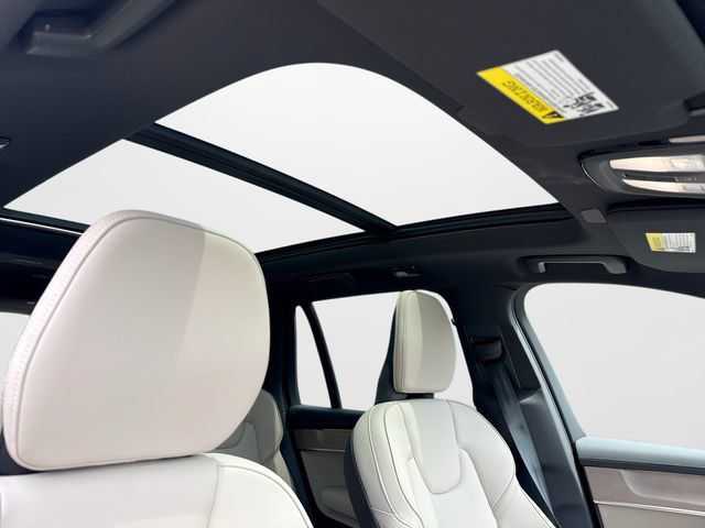New 2026 Volvo XC90 T8 Plus w/ Protection Package Premier AWD/4WD image 16
