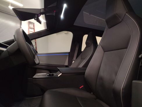 Used 2024 Tesla Cybertruck AWD Crew Cab image 5