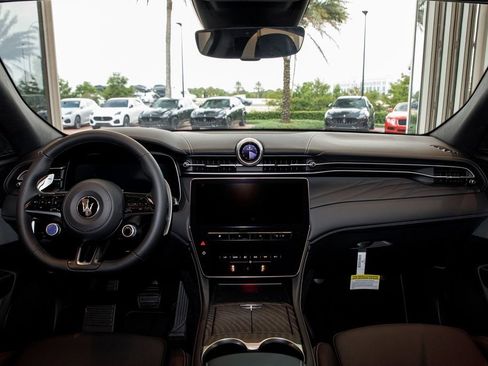 New 2025 Maserati Grecale GT image 21