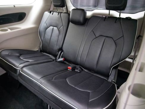 Used 2024 Chrysler Pacifica Limited FWD image 26