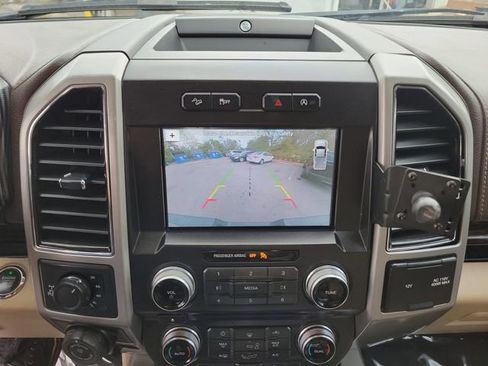 Used 2018 Ford F150 Lariat w/ Equipment Group 502A Luxury image 27