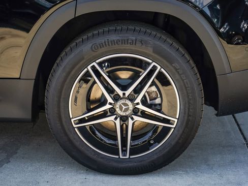 Used 2024 Mercedes-Benz EQB 300 4MATIC image 11