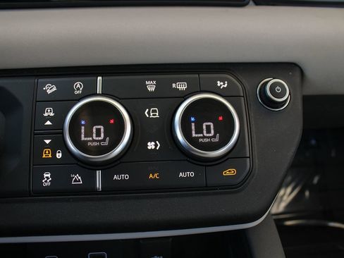 Used 2021 Land Rover Defender 110 SE image 39