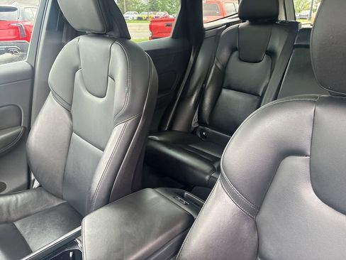 Used 2023 Volvo XC60 B5 Core w/ Climate Package AWD/4WD image 8