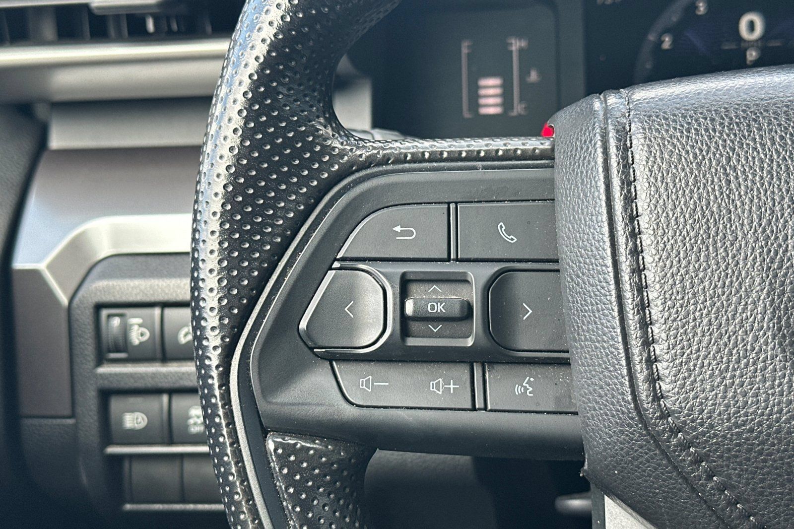 Used 2025 Toyota Tacoma SR5 AWD/4WD image 29